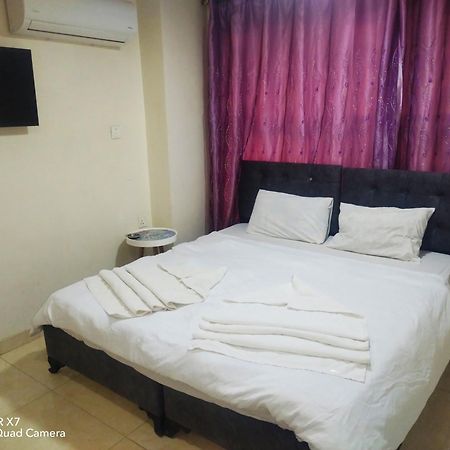 Farah Plaza Hostel &Hotel Apartments Akaba Buitenkant foto