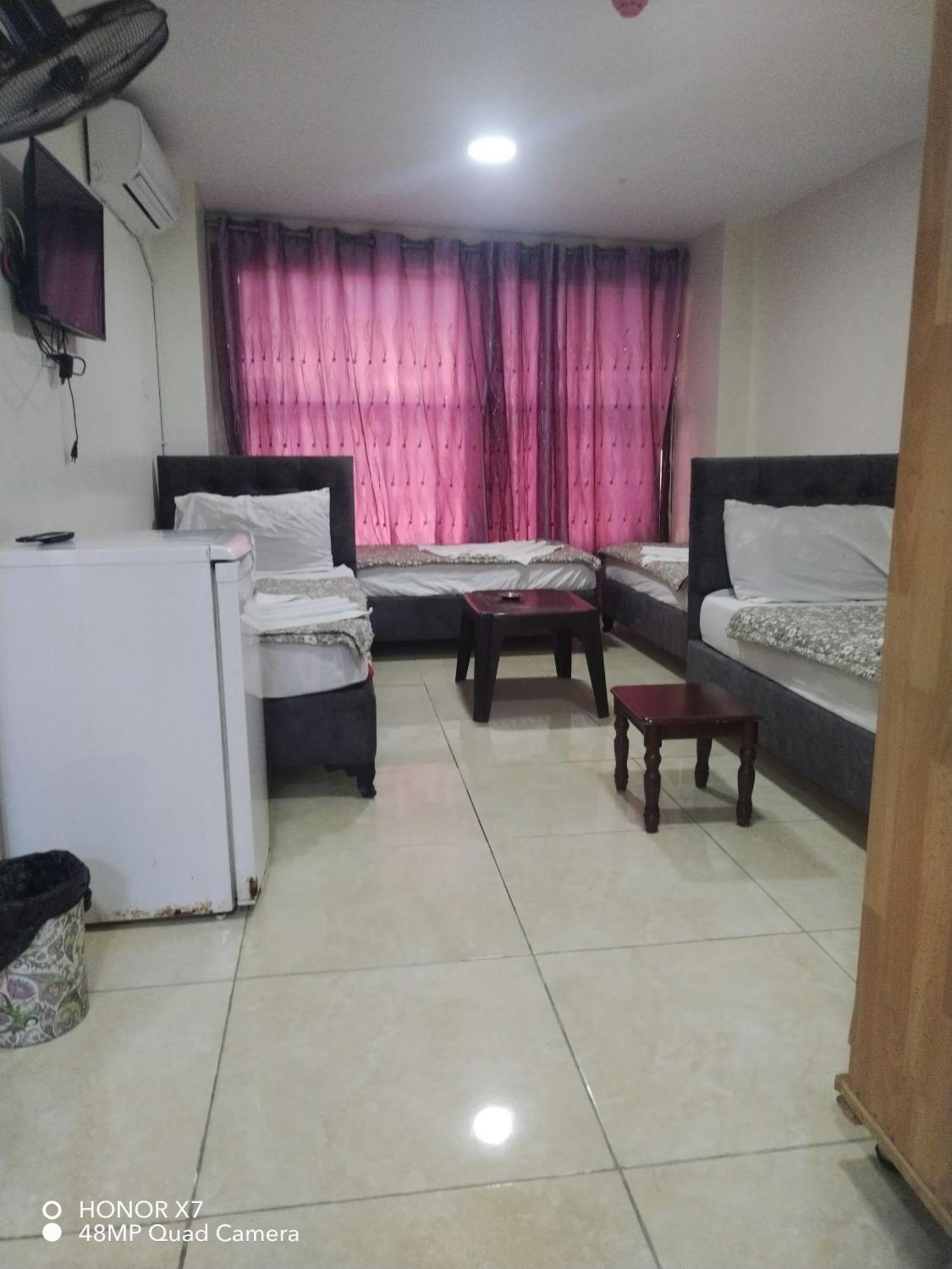 Farah Plaza Hostel &Hotel Apartments Akaba Buitenkant foto