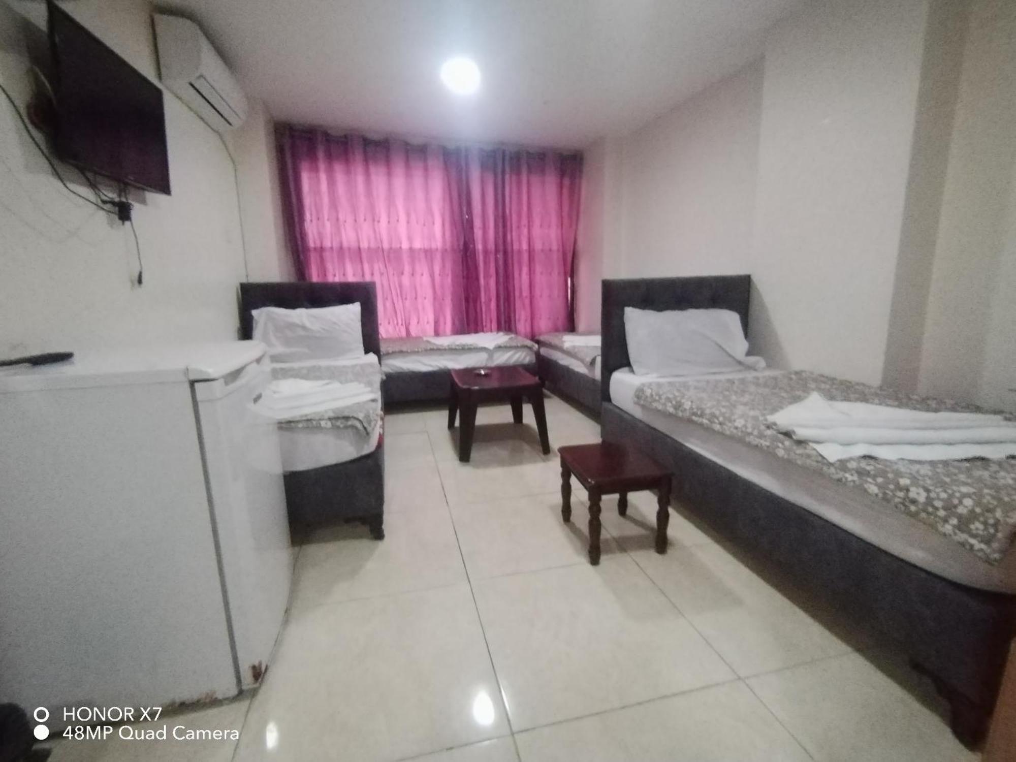 Farah Plaza Hostel &Hotel Apartments Akaba Buitenkant foto