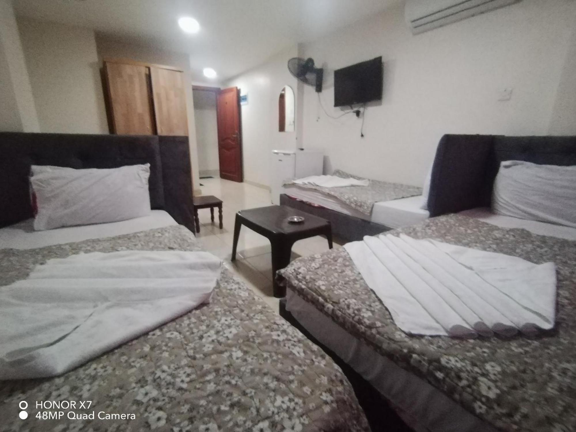 Farah Plaza Hostel &Hotel Apartments Akaba Buitenkant foto