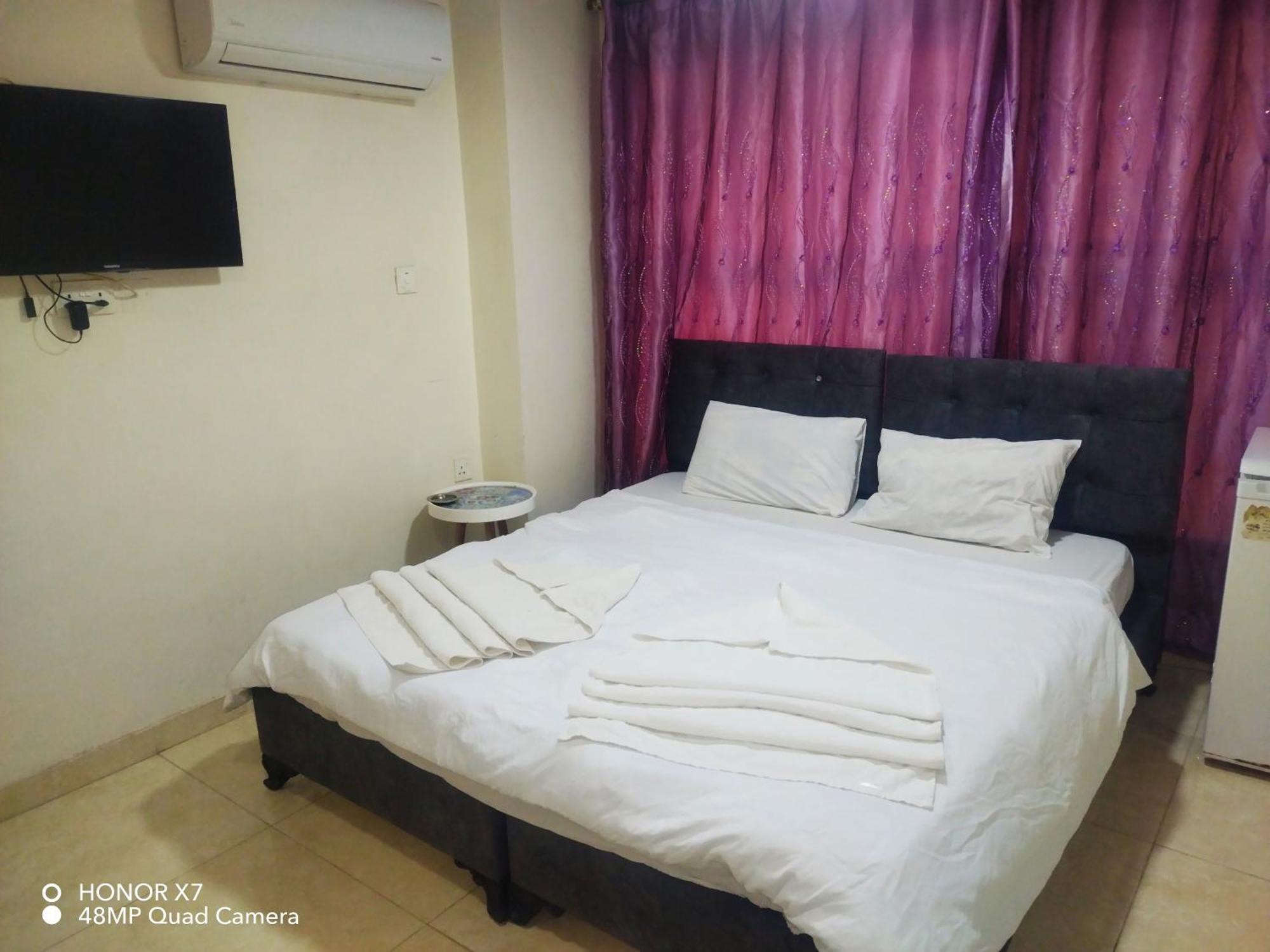 Farah Plaza Hostel &Hotel Apartments Akaba Buitenkant foto