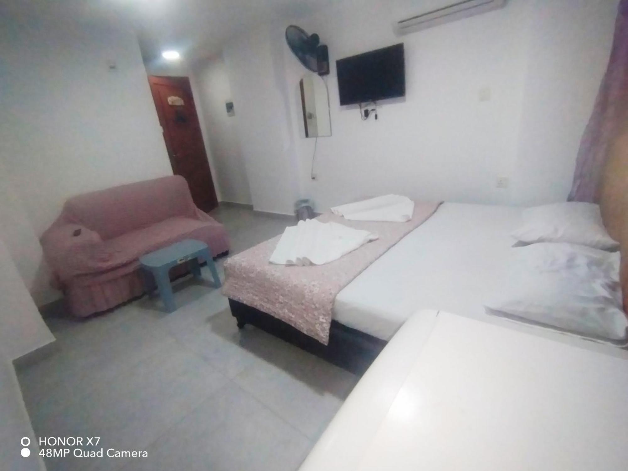 Farah Plaza Hostel &Hotel Apartments Akaba Buitenkant foto